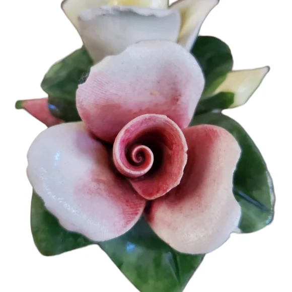 Vintage Capodimonte Flower Basket With 2 Roses And 2 Buds - Picture 5 of 9